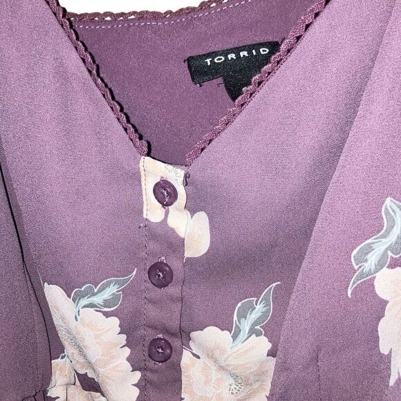 402. Torrid Purple Floral Georgette Babydoll button detail tunic size 2 (2x) - Picture 6 of 12